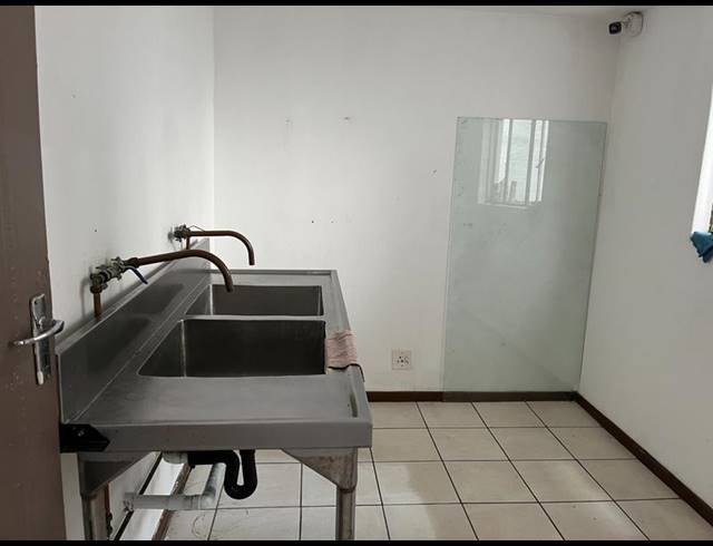 INDUSTRIAL PROPERTY TO RENT IN KILLARNEY GARDENS